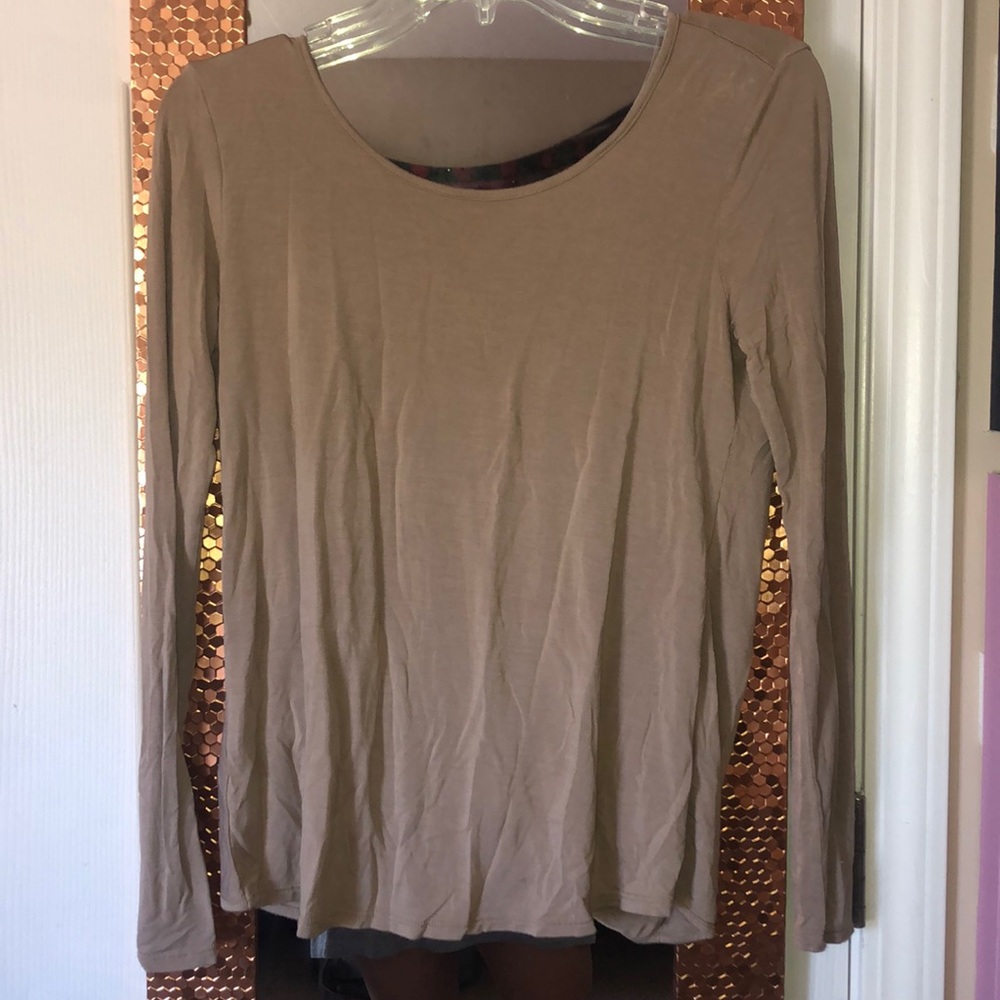 Elegant and backless beige long sleeve Top